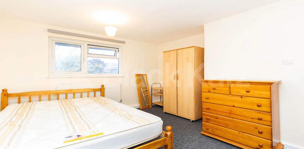 			4 Bedroom, 1 bath, 1 reception Apartment			 Parnell Road , Bow E3